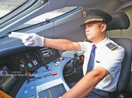石家莊東華鐵路學(xué)?；疖?chē)司機(jī)專(zhuān)業(yè)