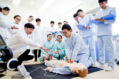 初中生為什么不能直接報(bào)臨床醫(yī)學(xué)和口腔醫(yī)學(xué)呢？