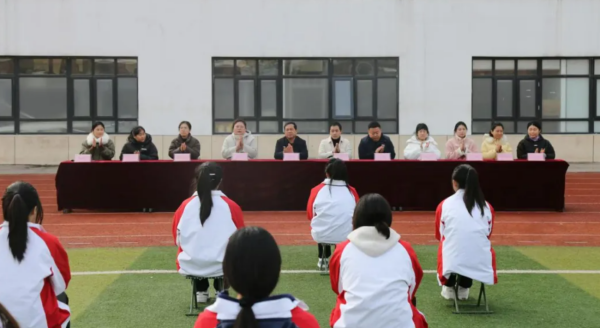 石家莊東華鐵路學(xué)?？瓦\(yùn)服務(wù)禮儀技能大賽