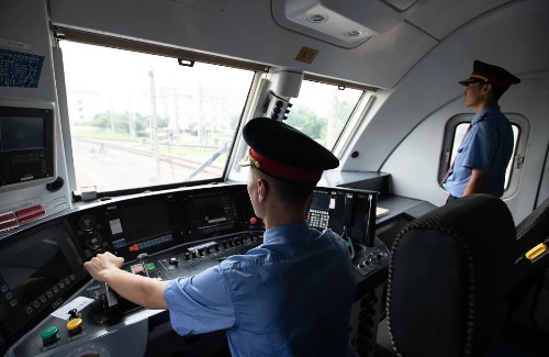 非鐵路專業(yè)能參加火車司機短期培訓(xùn)嗎？火車司機招聘要求