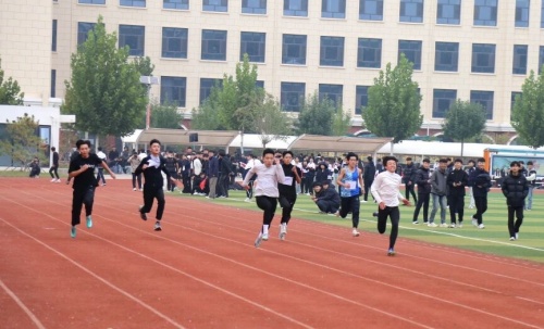 石家莊東華鐵路學校招生有年齡限制嗎？