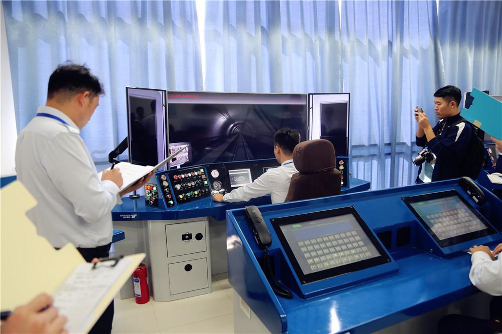 大專畢業(yè)后還能學(xué)火車司機(jī)嗎？有哪些要求